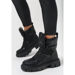 Czarne Śniegowce Wsuwane Pikowane Florine. Czarne śniegowce Born2be, bez wzorów, z jeansu, bez zapięcia. Za 59.99 zł.