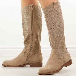 Beżowe ażurowe kozaki damskie S.Barski 8022. Brązowe kozaki S.BARSKI, na jesień, w ażurowe wzory, z zamszu, eleganckie, bez obcasa, na obcasie, bez zapięcia. Za 269.00 zł.
