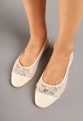 Beżowe Balerinki Vices z Koronki Zdobione Kokardką Desanise. Brązowe baleriny Born2be, z aplikacjami, z jeansu, eleganckie, bez obcasa, na obcasie, bez zapięcia. Za 49.99 zł.