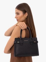 Czarna klasyczna torebka ze skóry licowej. Czarne torebki klasyczne Brawo sp. z o.o., bez wzorów, ze skóry, eleganckie, średnie, bez dodatków. Za 399.99 zł.