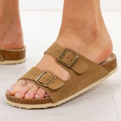 Camelowe skórzane klapki damskie Vinceza 101330. Brązowe klapki VINCEZA, bez wzorów, z jeansu, casualowe, bez obcasa, bez zapięcia. Za 149.00 zł.