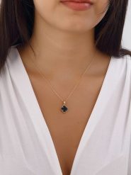 Luja Bijoux Pozłacany naszyjnik z masą perłową rozmiar: onesize. Białe naszyjniki Luja Bijoux, z materiału, z perłą, metalowe. Za 66.00 zł.