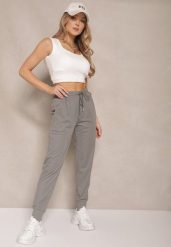 Szare Spodnie Dresowe z Wiskozą High Waist Ozdobione Sznurkiem Ellivenna. Szare jeansy Renee, bez wzorów, z dresówki, sportowe, z podwyższonym stanem. W wyprzedaży za 43.99 zł.