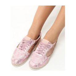 Różowe Espadryle Teres. Espadryle marki Born2be. Za 49.99 zł.
