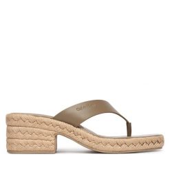 Klapki Calvin Klein. Brązowe klapki Calvin Klein, bez wzorów, bez obcasa, bez zapięcia. Za 529.99 zł.