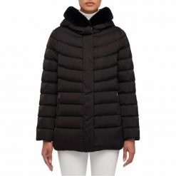 Kurtka GEOX W CHLOO Czarny. Czarne kurtki Geox, bez wzorów, z tkaniny, bez kaptura. Za 719.99 zł.