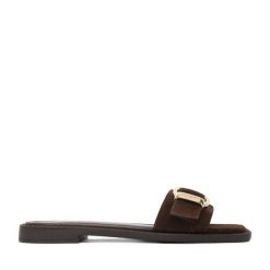 Klapki Beverly Hills Polo Club. Brązowe klapki Beverly Hills Polo Club, bez wzorów, bez obcasa, bez zapięcia. Za 249.99 zł.