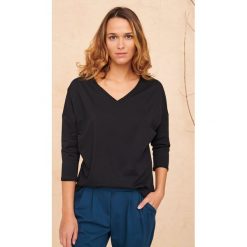 Bluzka Bart 2 Bs Czarny. Czarne bluzki blue shadow, bez wzorów, z bawełny, bez kołnierzyka, bez ramiączek. Za 119.90 zł.