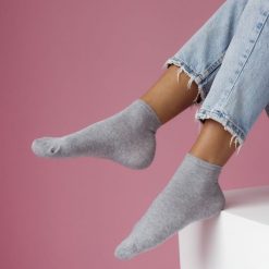 Skarpetki damskie bawełniane FIT SHORT GR 846. Szare skarpetki Milena, bez wzorów, z bawełny. Za 12.00 zł.
