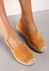 Camelowe Espadryle Aurinda. Brązowe espadryle Renee, bez wzorów, boho, bez obcasa, na płaskiej podeszwie. W wyprzedaży za 47.99 zł.