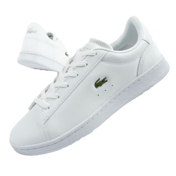 Buty damskie sportowe Lacoste Carnaby trampki. Białe buty sportowe lifestyle Lacoste, bez wzorów, ze skóry, bez zapięcia, trekkingowe. Za 261.81 zł.