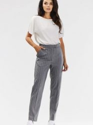 Spodnie Damskie Model A678 Grey - awama. Szare chinosy Awama, l, bez wzorów, z tkaniny, eleganckie. Za 343.20 zł.