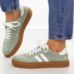 Zielone skórzane półbuty damskie Cambell 07354. Zielone półbuty wsuwane Cambell, na jesień, w ażurowe wzory, z jeansu, biznesowe, bez obcasa, na płaskiej podeszwie. Za 239.00 zł.