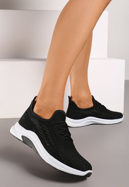 Czarne Buty Sportowe z Siateczki Zdobione Wiązaniem Salmerus. Czarne buty sportowe lifestyle Born2be, z aplikacjami, z materiału, sportowe, z okrągłym noskiem, przed kostkę, bez zapięcia. Za 49.99 zł.