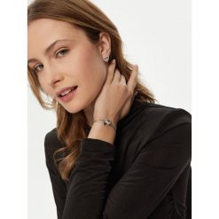 Zestaw bransoletka i kolczyki Guess. Szare kolczyki Guess, srebrne. Za 379.99 zł.