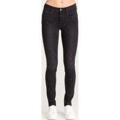 JEANSY DIVINE BOTTOM UP SLIM FIT LIU JO. Czarne jeansy Liu Jo, z aplikacjami, z jeansu, z podwyższonym stanem. Za 949.00 zł.