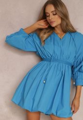 Niebieska Sukienka Appomene. Niebieskie sukienki Renee, m, bez wzorów, boho, bez kołnierzyka, bez ramiączek, mini, bombki. W wyprzedaży za 181.99 zł.