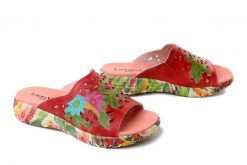 Laura Vita 0007749 SANAO 56 ROSE, klapki damskie. Czerwone klapki LAURA VITA, bez wzorów, ze skóry, bez obcasa, bez zapięcia. Za 359.90 zł.