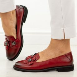 Czerwone półbuty damskie Jezzi 25128-3. Czerwone półbuty wsuwane Jezzi, na jesień, bez wzorów, z jeansu, casualowe, z okrągłym noskiem, bez obcasa, na płaskiej podeszwie. Za 199.00 zł.