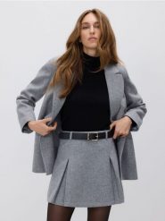 Spódnica mini z wełną - jasnoszary. Szare bluzy bez kaptura Reserved, l, bez wzorów, z tkaniny, bez kaptura. W wyprzedaży za 99.99 zł.