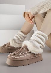 Ciemnobeżowe Śniegowce na Platformie Ozdobione Frędzlami i Haftem Ezivelle. Brązowe śniegowce Renee, bez wzorów, bez zapięcia. Za 109.99 zł.