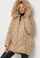 Beżowa Pikowana Kurtka o Trapezowym Kroju z Kapturem i Odpinanym Futerkiem Deolaine. Brązowe kurtki Born2be, l, bez wzorów, z jeansu, eleganckie, z kapturem. Za 179.99 zł.