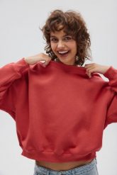 Bluza damska typu oversize w kolorze CRANBERRY - PINEY-UNI. Czerwone bluzy bez kaptura Marsala, uniwersalny, bez wzorów, z bawełny, bez kaptura. Za 259.90 zł.