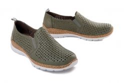 Rieker N4251-52 Zielony, półbuty damskie. Zielone półbuty wsuwane Rieker, na lato, bez wzorów, ze skóry, bez obcasa. Za 339.90 zł.