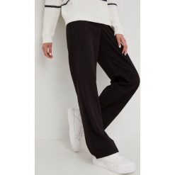 Vila spodnie damskie kolor czarny proste high waist. Czarne spodnie materiałowe Vila, bez wzorów, z materiału, z podwyższonym stanem. W wyprzedaży za 129.99 zł.