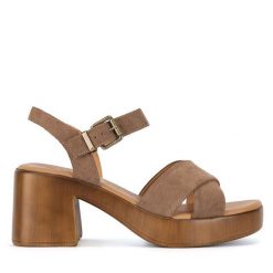 Sandały Lasocki. Brązowe sandały Lasocki, bez wzorów, bez obcasa, na słupku, bez zapięcia. Za 169.99 zł.