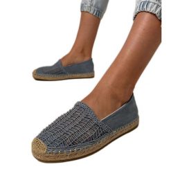 Niebieskie espadryle ażurowe na platformie. Niebieskie espadryle w ażurowe wzory, z jeansu, klasyczne, z okrągłym noskiem, bez obcasa, na platformie. W wyprzedaży za 81.09 zł.