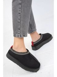 Trendyol Botki w kolorze czarnym rozmiar: 38. Czarne botki Trendyol, bez wzorów, z materiału, bez obcasa, na platformie, bez zapięcia. Za 122.09 zł.