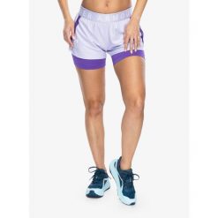 Spodenki treningowe damskie Under Armour Play Up 2-in-1 Shorts. Fioletowe szorty sportowe Under Armour, bez wzorów, na fitness i siłownię. Za 119.99 zł.