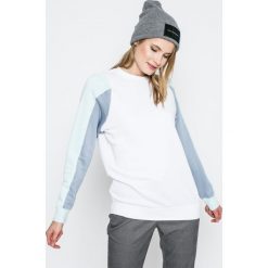 Nike Sportswear - Bluza. Białe bluzy Nike Sportswear, l, bez wzorów, z bawełny, bez kaptura. W wyprzedaży za 139.90 zł.