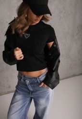 Czarny T-shirt z Bawełny Ozdobiony Sercem z Cyrkonii Amythera. Czarne t-shirty Renee, m, z aplikacjami, z bawełny, eleganckie, bez kołnierzyka, bez ramiączek. Za 49.99 zł.