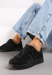 Czarne Sznurowane Sneakersy na Płaskiej Podeszwie Ozdobione Paskami Nevirenna. Czarne buty sportowe lifestyle Born2be, bez wzorów, z jeansu, eleganckie, bez zapięcia. W wyprzedaży za 63.74 zł.