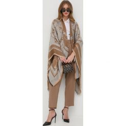 Pinko sweter z domieszką wełny kolor brązowy lekkie. Brązowe swetry Pinko, bez wzorów, z tkaniny, bez ramiączek. W wyprzedaży za 799.99 zł.