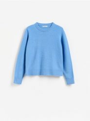 Wełniany sweter z dodatkiem kaszmiru - jasnoniebieski. Niebieskie swetry Reserved, l, bez wzorów, z kaszmiru, bez ramiączek. Za 299.99 zł.
