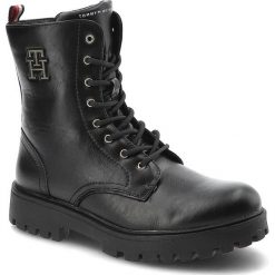 Czarne Botki Tommy Hilfiger Modne Wygodne Buty Damskie. Czarne botki Tommy Hilfiger, bez wzorów, ze skóry ekologicznej, bez obcasa, na płaskiej podeszwie, bez zapięcia. Za 419.00 zł.