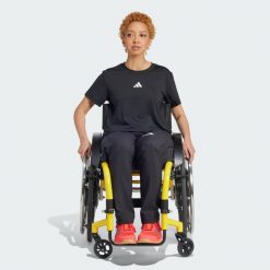 Spodnie Training Adaptive Workout. Białe spodnie dresowe adidas, bez wzorów, z materiału. Za 329.00 zł.