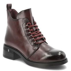 Botki damskie S.Barski o klasycznym sznurowanym fasonie z ozdobnymi metalowymi przelotkami i stabilnym niskim obcasem bordowe, HY62-8112 Burgundy. Czerwone botki S.BARSKI, bez wzorów, z jeansu, eleganckie, bez obcasa, na obcasie, bez zapięcia. Za 179.00 zł.