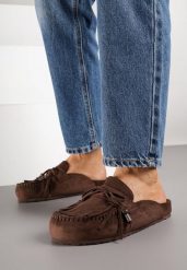 Ciemnobrązowe Klapki z Frędzlami i Kokardą Narialla. Brązowe klapki Born2be, bez wzorów, bez obcasa, na płaskiej podeszwie, bez zapięcia. Za 119.99 zł.