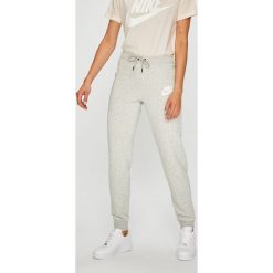Nike Sportswear - Spodnie. Spodnie dresowe marki bonprix. Za 219.90 zł.