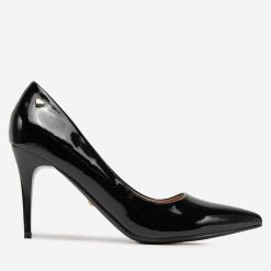 Szpilki DeeZee. Czarne szpilki DeeZee, bez wzorów, bez obcasa, na szpilce, bez zapięcia. Za 139.99 zł.