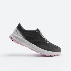 Buty do biegania w terenie damskie Kiprun TR2. Czerwone buty do biegania KIPRUN, bez wzorów, z kauczuku, bez zapięcia, do biegania. Za 259.99 zł.