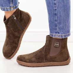 Coffee barefoot skórzane botki damskie Jezzi 554. Brązowe botki Jezzi, z aplikacjami, z gumy, eleganckie, bez obcasa, na płaskiej podeszwie, bez zapięcia. Za 299.00 zł.