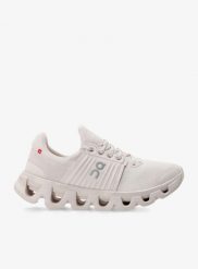Buty outdoor damskie On Running Cloudswift 4 AD. Brązowe buty trekkingowe On Running, z materiału, bez zapięcia. Za 582.99 zł.