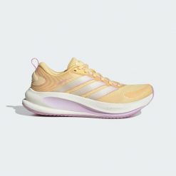 BUTY DO BIEGANIA SUPERNOVA EASE 2 W. Białe buty do biegania adidas, bez wzorów, z gumy, bez zapięcia, do biegania. Za 389.50 zł.