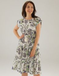 Ażurowa sukienka z paskiem. Brązowe sukienki Unisono, l, z aplikacjami, z bawełny, bez kołnierzyka, bez ramiączek, mini. Za 249.00 zł.