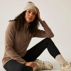 Damski lekki polar turystyczny Sweethart z zamkiem błyskawicznym do połowy. Brązowe bluzy z polaru Regatta, bez wzorów, z polaru, trekkingowe. Za 145.00 zł.